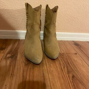 Dolce Vita Tan Western Boots